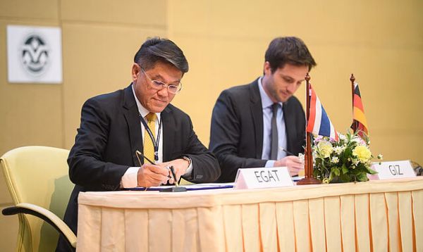 RAC and EGAT signing financing agreement